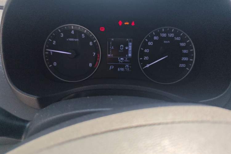 Used Hyundai ix25 2015 1.6L Automatic Two-Wheel Drive Smart GLS Trim Odometer Close Up