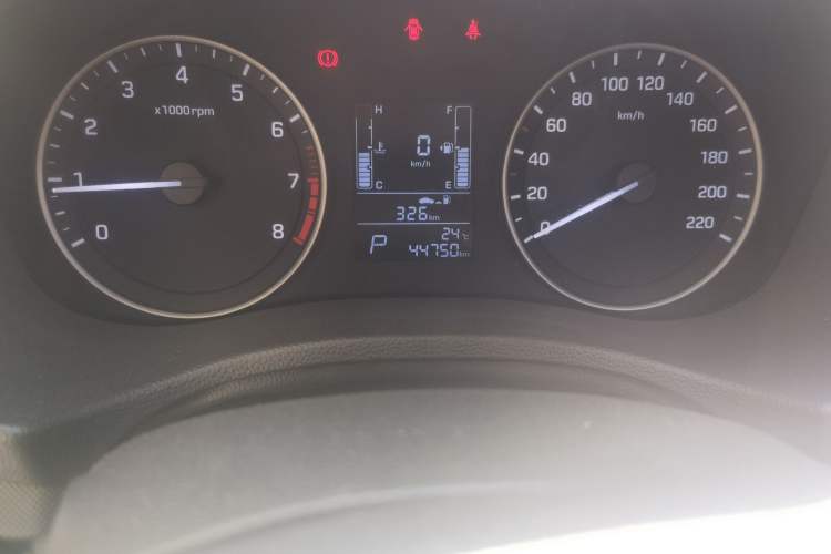 Used Hyundai ix25 2015 1.6L Automatic Two-Wheel Drive Smart GLS Trim Odometer Close Up