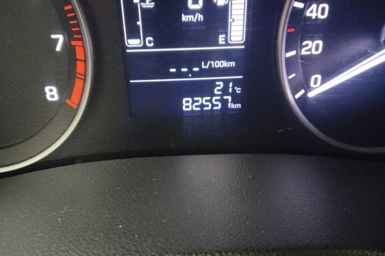 Used Hyundai ix25 2015 1.6L Manual Two-Wheel Drive Fashionable GS Model Odometer Close Up