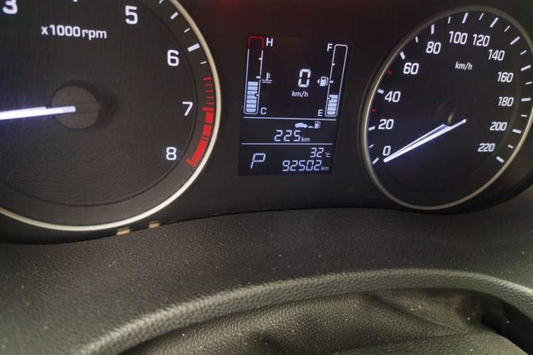 Used Hyundai ix25 2015 1.6L Automatic Two-Wheel-Drive Deluxe DLX Model Odometer Close Up