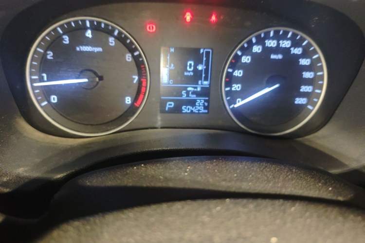 Used Hyundai ix25 2015 1.6L Automatic Two-Wheel Drive Smart GLS Trim Odometer Close Up
