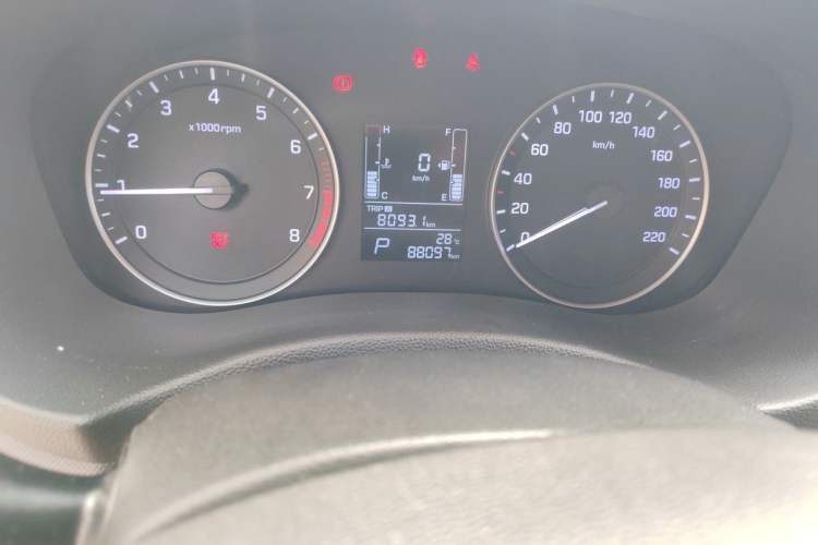 Used Hyundai ix25 2015 1.6L Automatic Two-Wheel-Drive Deluxe DLX Model Odometer Close Up