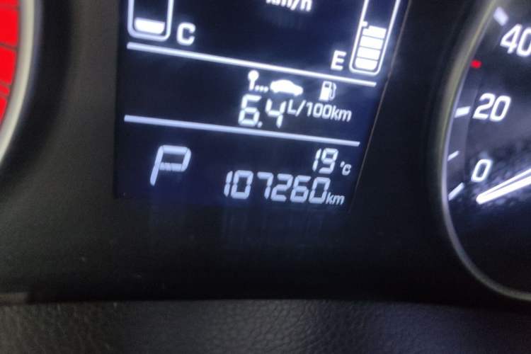 Used Hyundai ix25 2015 1.6L Automatic Two-Wheel Drive Smart GLS Trim Odometer Close Up