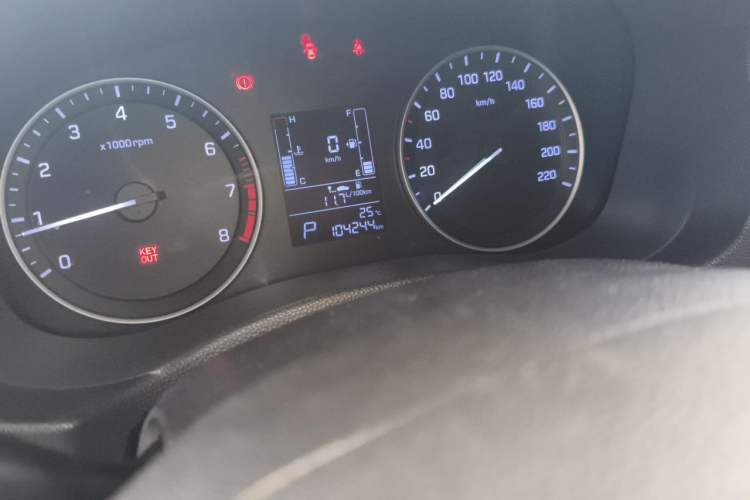 Used Hyundai ix25 2015 1.6L Automatic Two-Wheel Drive Smart GLS Trim Odometer Close Up