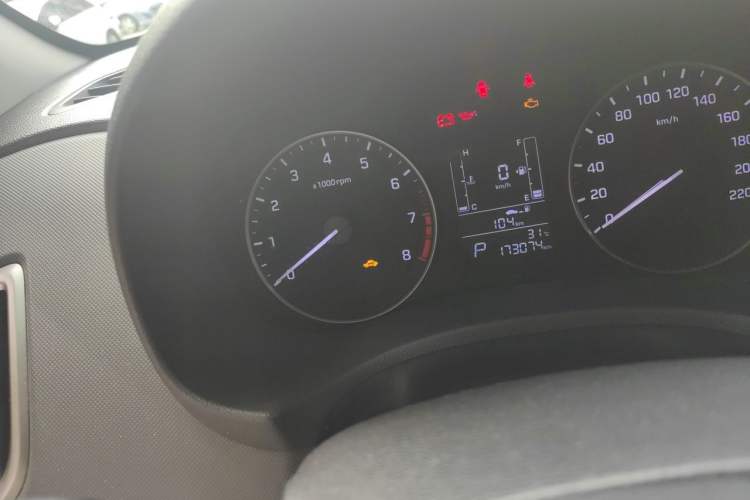 Used Hyundai ix25 2015 1.6L Automatic Two-Wheel-Drive Deluxe DLX Model Odometer Close Up