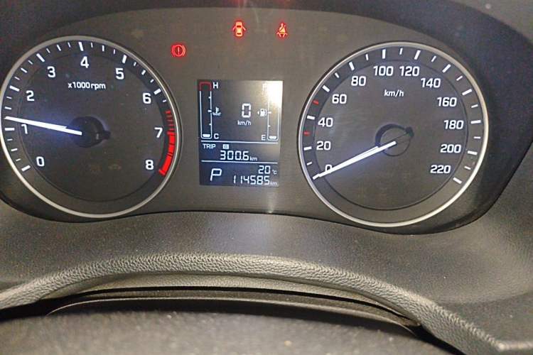 Used Hyundai ix25 2015 1.6L Automatic Two-Wheel Drive Smart GLS Trim Odometer Close Up