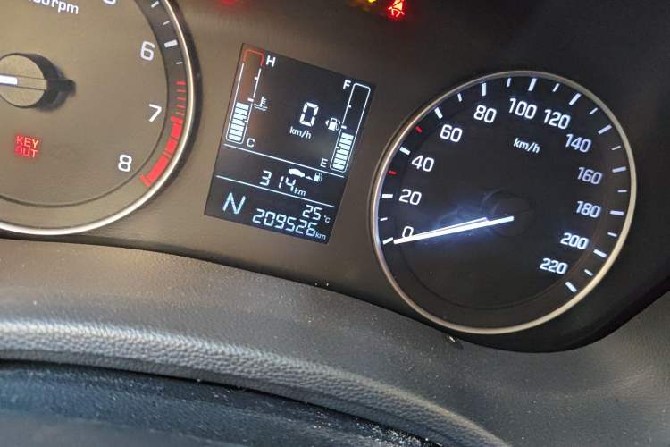 Used Hyundai ix25 2015 1.6L Automatic Two-Wheel Drive Smart GLS Trim Odometer Close Up