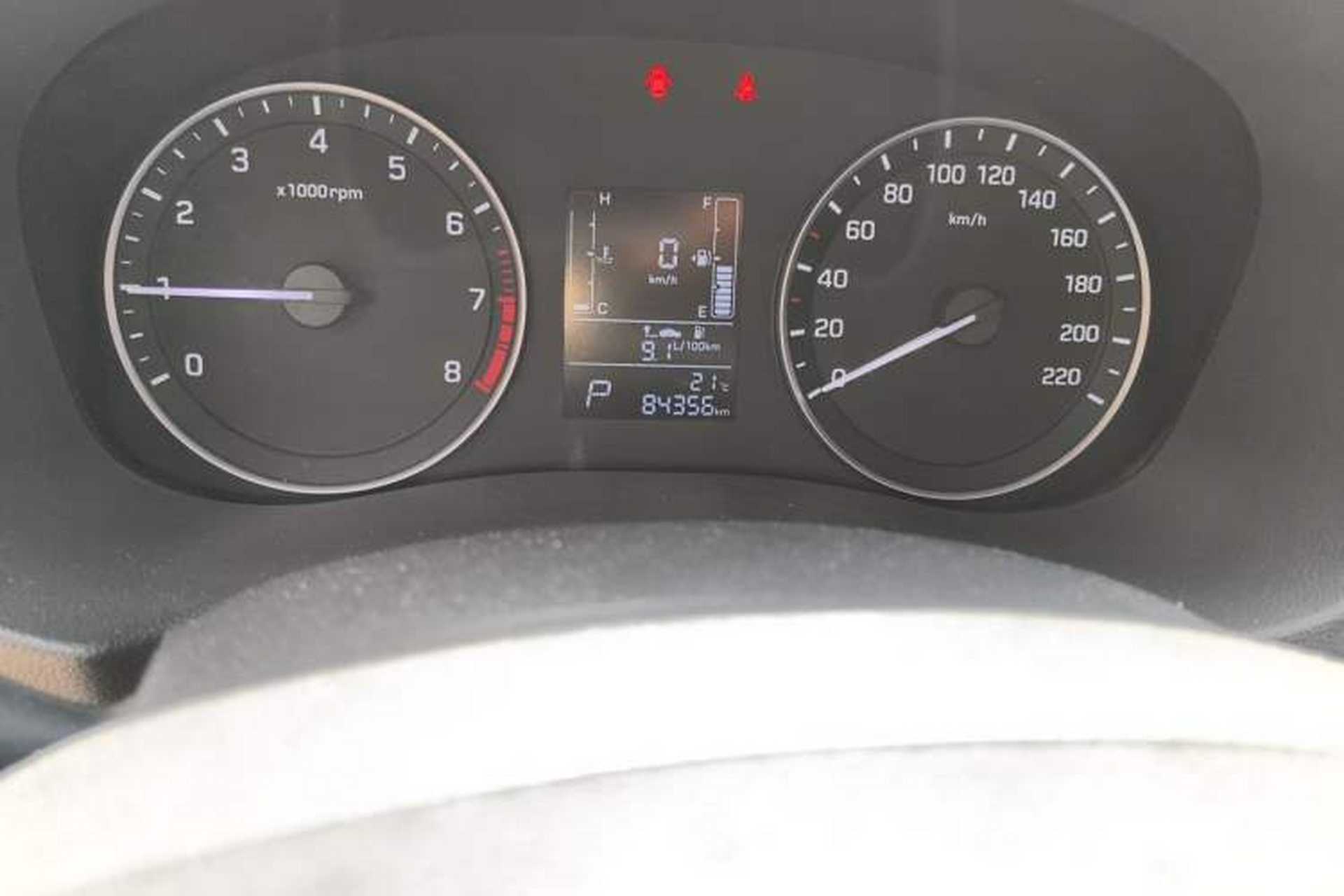Used Hyundai ix25 2015 1.6L Automatic Two-Wheel Drive Smart GLS Trim Odometer Close Up