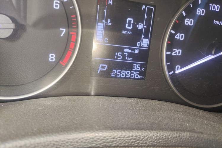 Used Hyundai ix25 2015 1.6L Automatic Two-Wheel-Drive Deluxe DLX Model Odometer Close Up