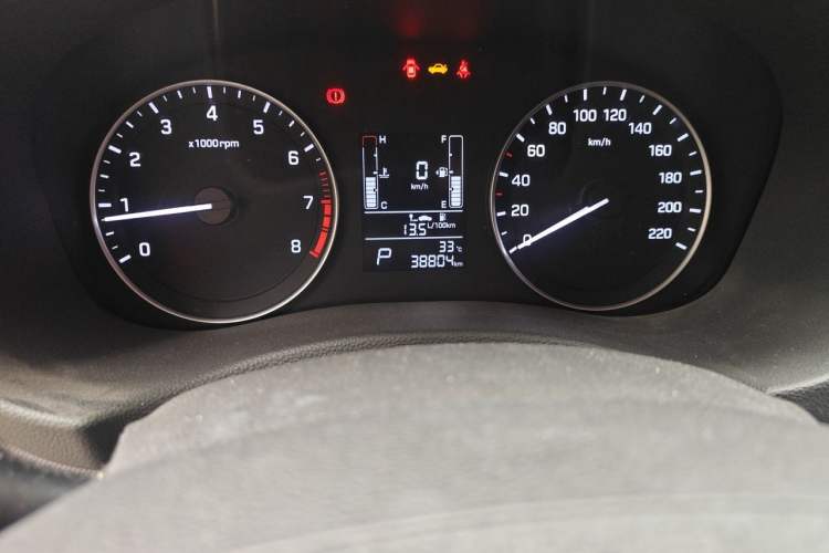 Used Hyundai ix25 2015 1.6L Automatic Two-Wheel Drive Smart GLS Trim Odometer Close Up