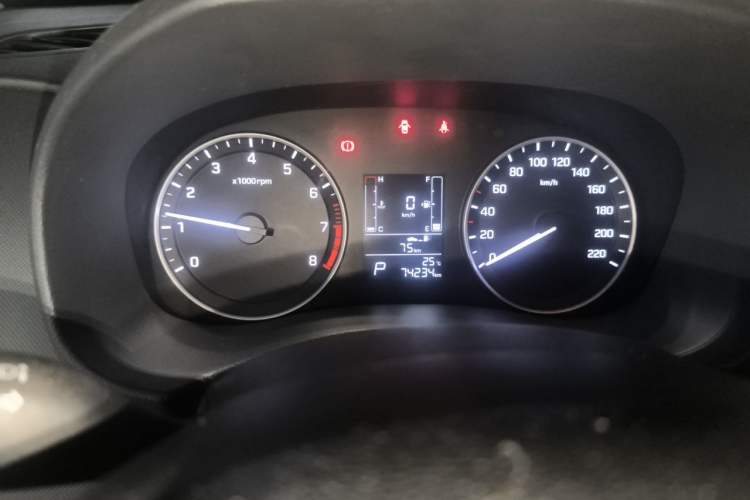 Used Hyundai ix25 2015 1.6L Automatic Two-Wheel Drive Smart GLS Trim Odometer Close Up