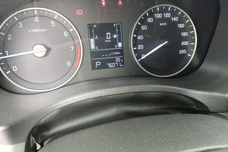 Used Hyundai ix25 2015 1.6L Automatic Two-Wheel Drive Smart GLS Trim Odometer Close Up