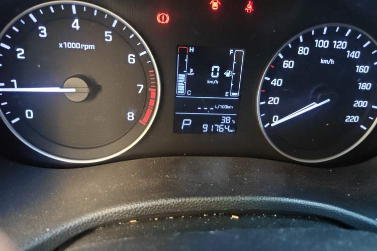 Used Hyundai ix25 2015 1.6L Automatic Two-Wheel-Drive Deluxe DLX Model Odometer Close Up