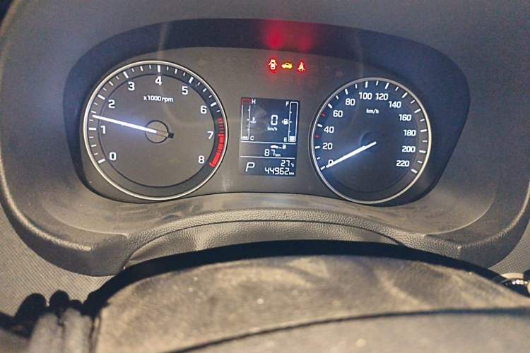 Used Hyundai ix25 2015 1.6L Automatic Two-Wheel-Drive Deluxe DLX Model Odometer Close Up