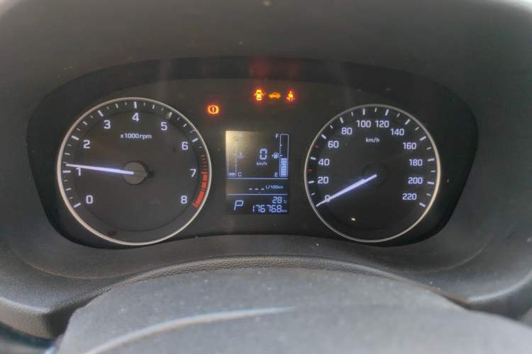 Used Hyundai ix25 2015 1.6L Automatic Two-Wheel Drive Smart GLS Trim Odometer Close Up