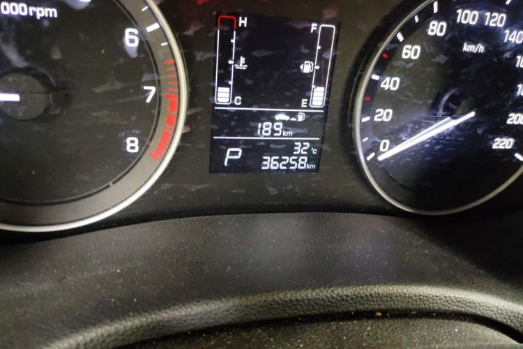 Used Hyundai ix25 2015 1.6L Automatic Two-Wheel Drive Smart GLS Trim Odometer Close Up