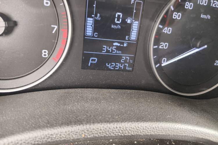 Used Hyundai ix25 2015 1.6L Automatic Two-Wheel Drive Smart GLS Trim Odometer Close Up