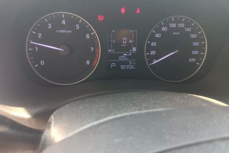 Used Hyundai ix25 2015 1.6L Automatic Two-Wheel-Drive Deluxe DLX Model Odometer Close Up