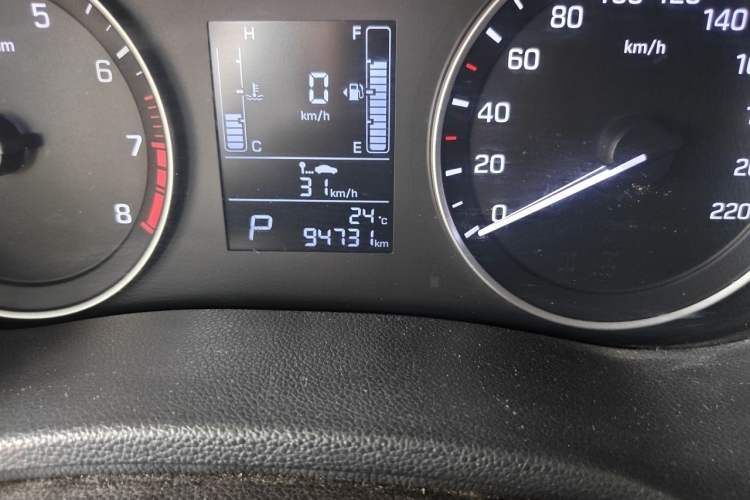 Used Hyundai ix25 2015 1.6L Automatic Two-Wheel Drive Smart GLS Trim Odometer Close Up