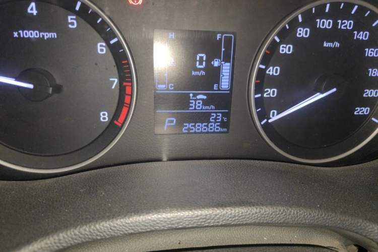 Used Hyundai ix25 2015 1.6L Automatic Two-Wheel Drive Smart GLS Trim Odometer Close Up