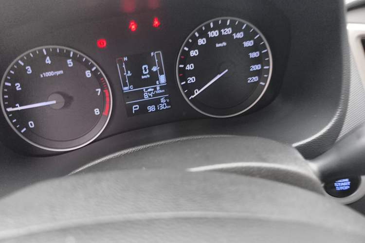 Used Hyundai ix25 2015 1.6L Automatic Two-Wheel Drive Smart GLS Trim Odometer Close Up