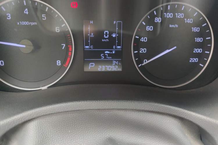 Used Hyundai ix25 2015 1.6L Automatic Two-Wheel Drive Smart GLS Trim Odometer Close Up