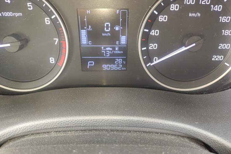 Used Hyundai ix25 2015 1.6L Automatic Two-Wheel Drive Smart GLS Trim Odometer Close Up