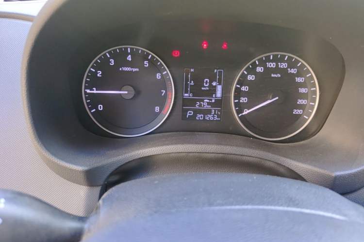 Used Hyundai ix25 2015 1.6L Automatic Two-Wheel Drive Fashionable GS Model Odometer Close Up