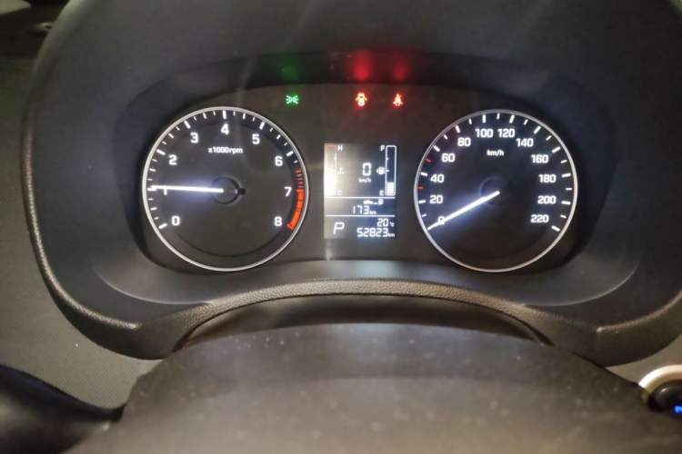 Used Hyundai ix25 2015 2.0L Automatic Two-Wheel Drive Intelligent GLS Odometer Close Up