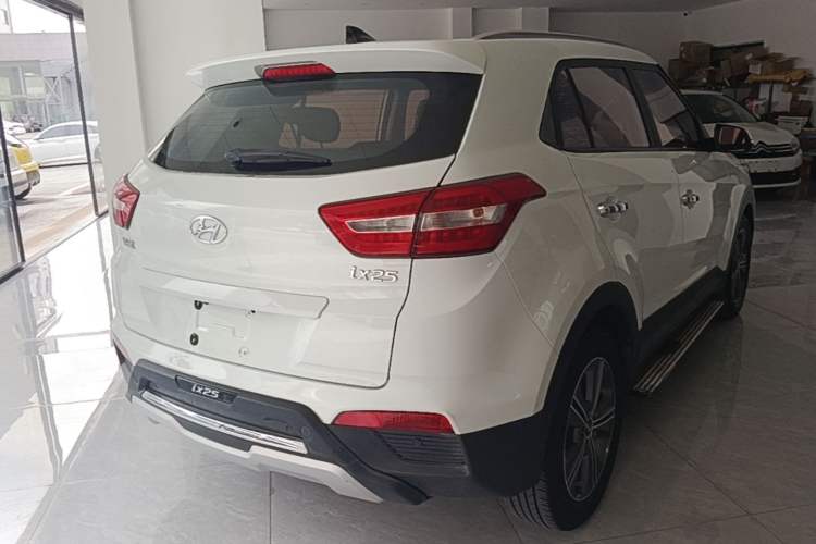 Used Hyundai ix25 2015 1.6L Automatic Two-Wheel-Drive Deluxe DLX Model Rear Right 45 Deg