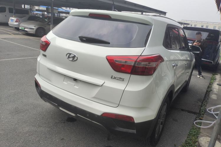 Used Hyundai ix25 2015 1.6L Automatic Two-Wheel Drive Smart GLS Trim Rear Right 45 Deg