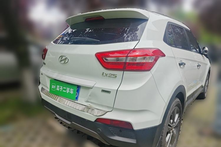 Used Hyundai ix25 2015 2.0L Automatic 4x4 Deluxe DLX Rear Right 45 Deg