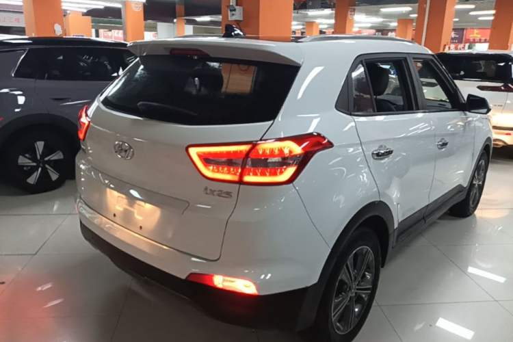 Used Hyundai ix25 2015 1.6L Automatic Two-Wheel-Drive Deluxe DLX Model Rear Right 45 Deg
