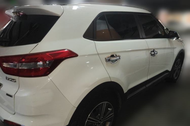 Used Hyundai ix25 2015 1.6L Automatic Two-Wheel-Drive Deluxe DLX Model Rear Right 45 Deg