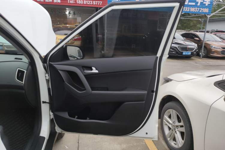 Used Hyundai ix25 2015 1.6L Automatic Two-Wheel Drive Smart GLS Trim Right Front Door Interior