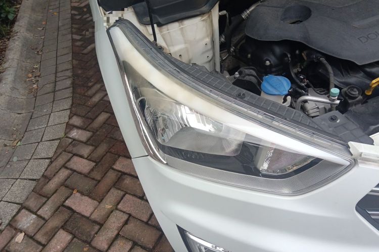 Used Hyundai ix25 2015 1.6L Automatic Two-Wheel Drive Smart GLS Trim Right Front Headlight