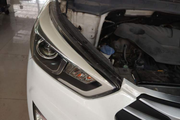 Used Hyundai ix25 2015 1.6L Automatic Two-Wheel Drive Smart GLS Trim Right Front Headlight