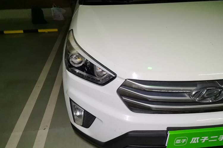 Used Hyundai ix25 2015 1.6L Automatic Two-Wheel-Drive Deluxe DLX Model Right Front Headlight