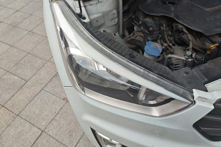 Used Hyundai ix25 2015 1.6L Automatic Two-Wheel Drive Smart GLS Trim Right Front Headlight