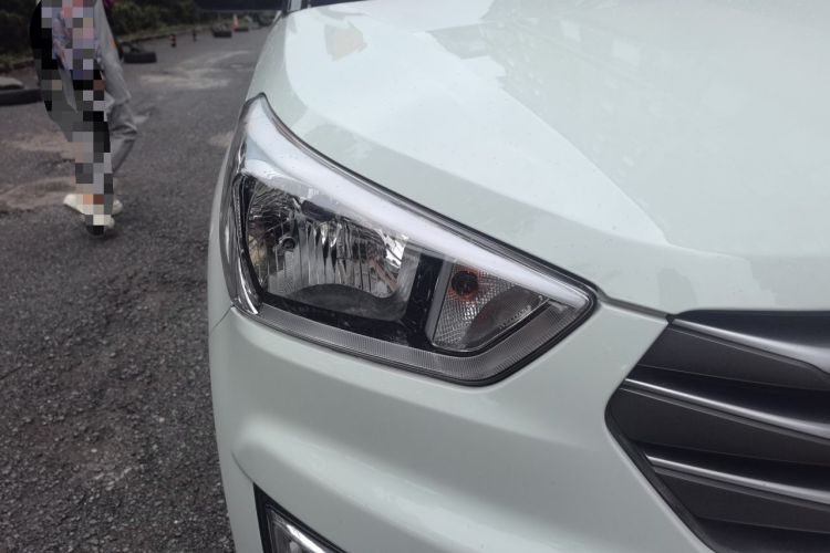 Used Hyundai ix25 2015 1.6L Automatic Two-Wheel Drive Smart GLS Trim Right Front Headlight