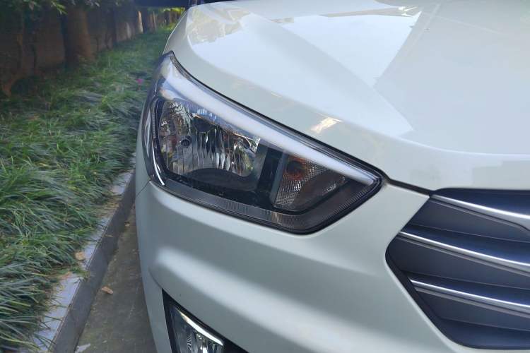Used Hyundai ix25 2015 1.6L Automatic Two-Wheel Drive Smart GLS Trim Right Front Headlight
