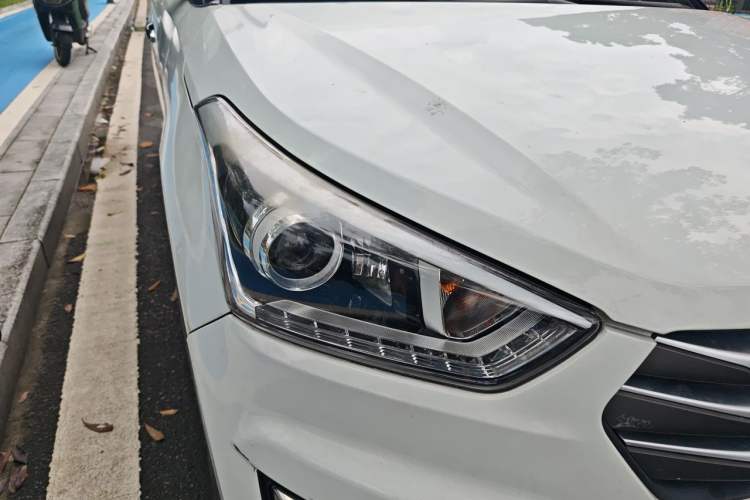 Used Hyundai ix25 2015 1.6L Automatic Two-Wheel-Drive Deluxe DLX Model Right Front Headlight