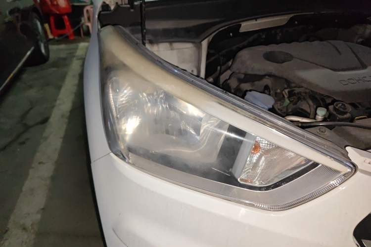 Used Hyundai ix25 2015 1.6L Automatic Two-Wheel-Drive Deluxe DLX Model Right Front Headlight