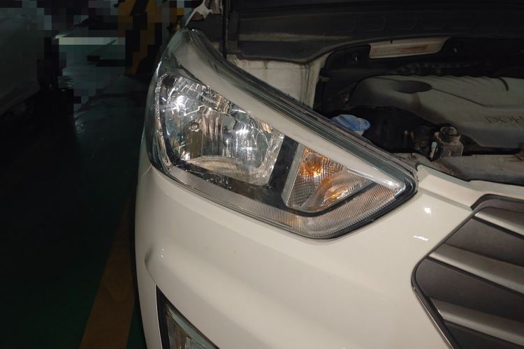 Used Hyundai ix25 2015 1.6L Automatic Two-Wheel Drive Smart GLS Trim Right Front Headlight