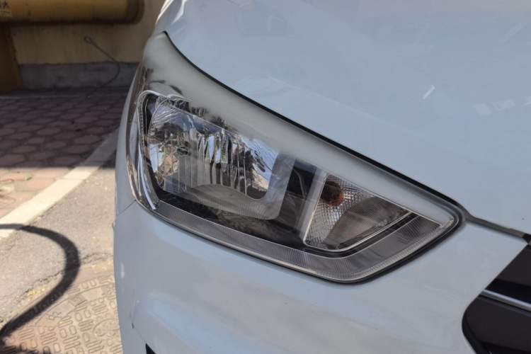 Used Hyundai ix25 2015 1.6L Automatic Two-Wheel Drive Smart GLS Trim Right Front Headlight