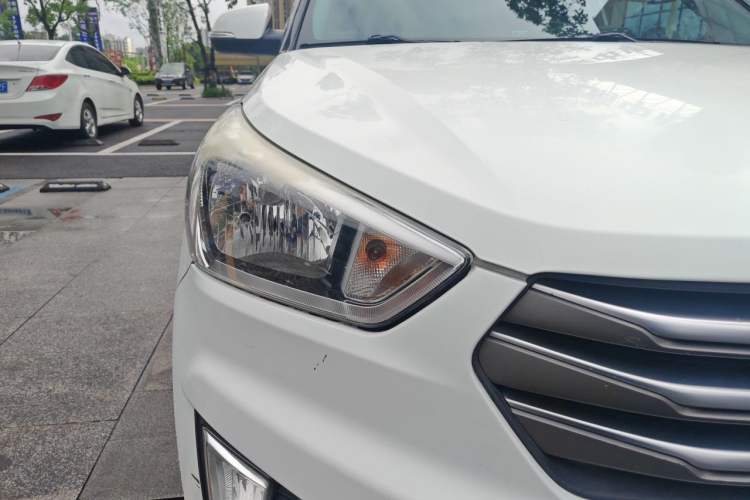 Used Hyundai ix25 2015 1.6L Automatic Two-Wheel Drive Smart GLS Trim Right Front Headlight