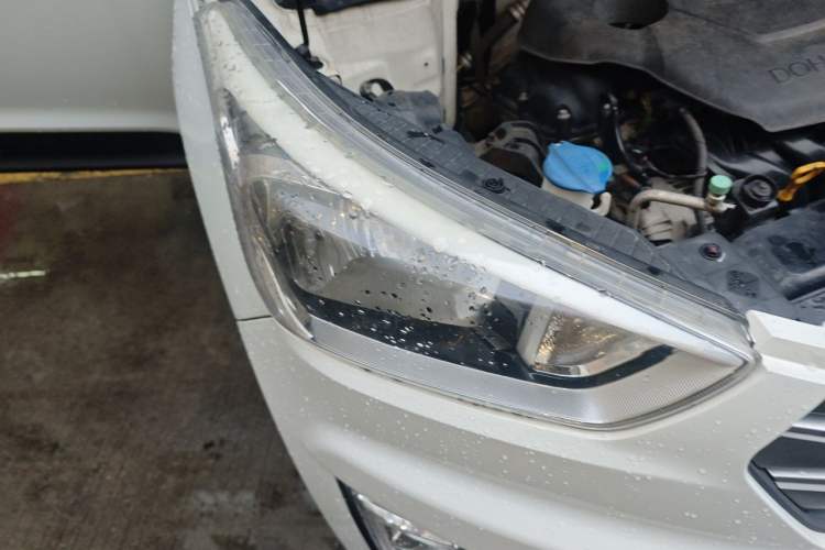 Used Hyundai ix25 2015 1.6L Automatic Two-Wheel Drive Smart GLS Trim Right Front Headlight