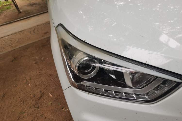 Used Hyundai ix25 2015 1.6L Automatic Two-Wheel-Drive Deluxe DLX Model Right Front Headlight
