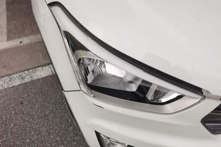 Used Hyundai ix25 2015 1.6L Automatic Two-Wheel Drive Smart GLS Trim Right Front Headlight