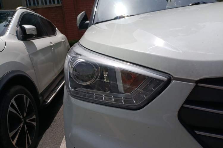 Used Hyundai ix25 2015 2.0L Automatic Two-Wheel Drive Intelligent GLS Right Front Headlight